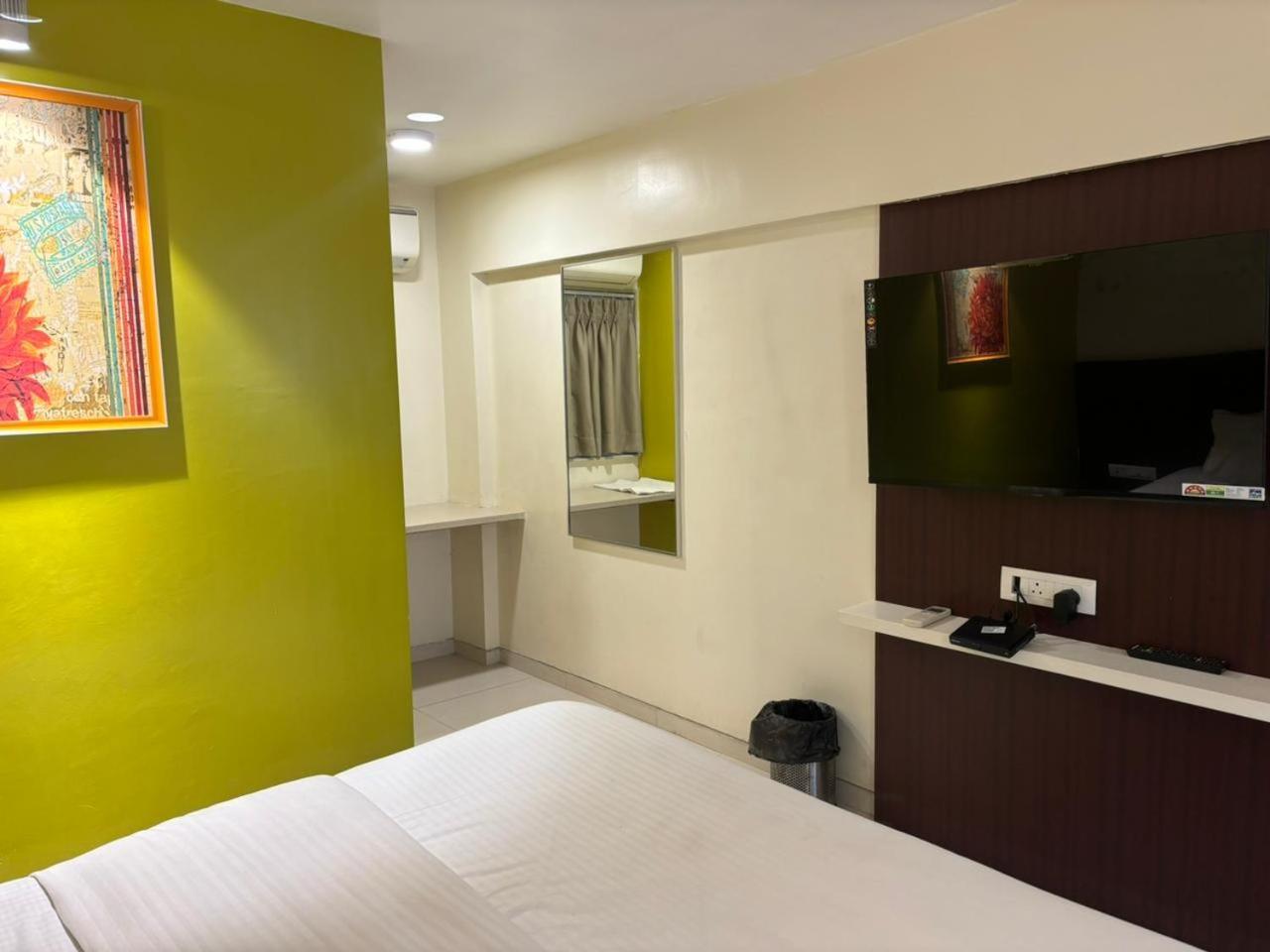 Hotel Haldi Nāsik Eksteriør bilde